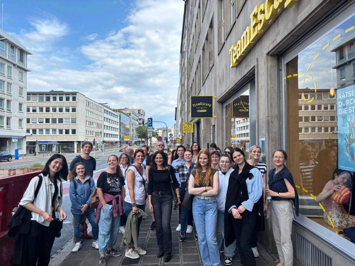 PRAENATAL Team bei einer Stadtrallye durch Nürnberg – gemeinsames Teamevent 2025 mit Rätseln, Aufgaben und Ausklang im Biergarten